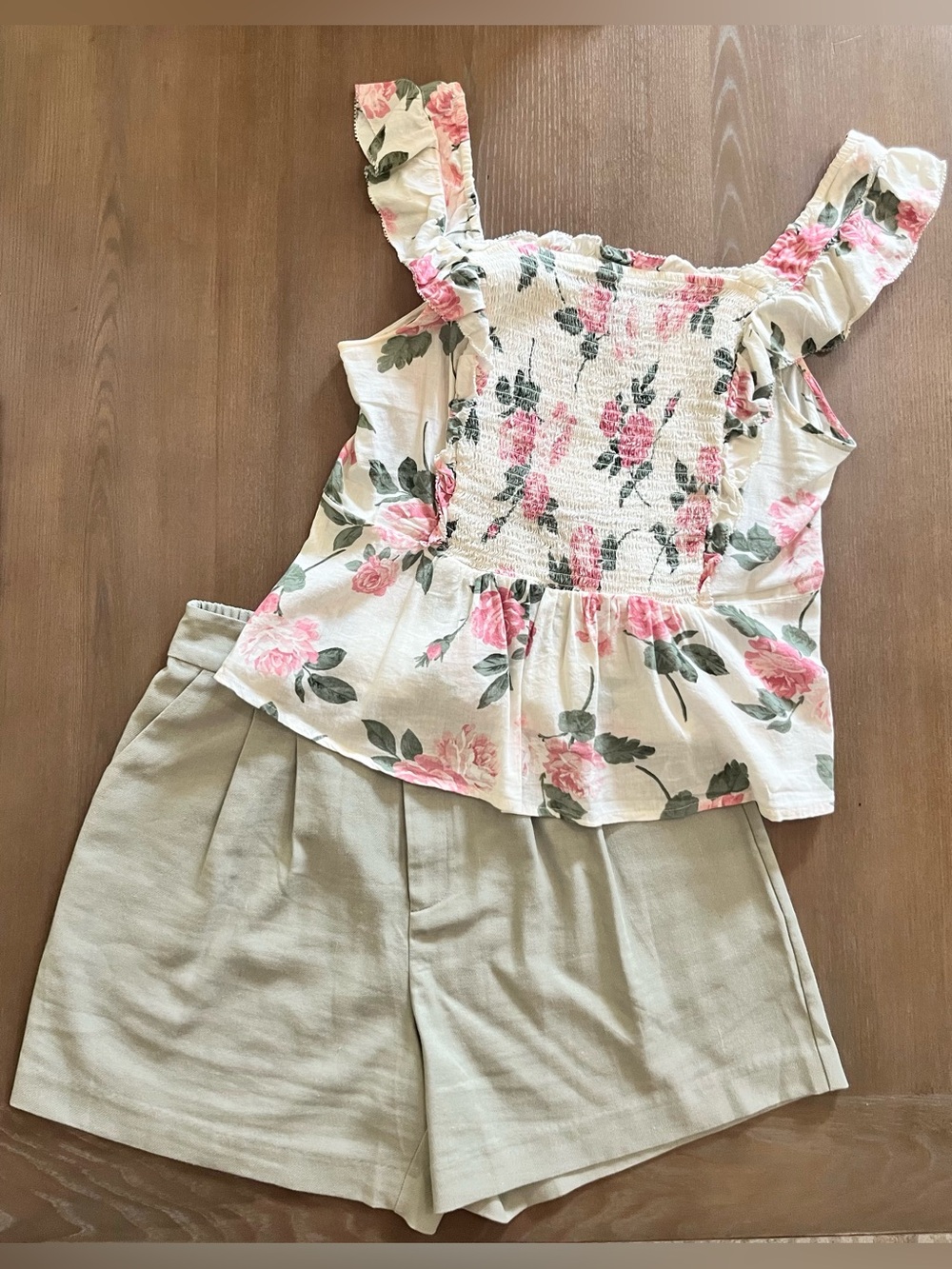 NWT Becool Light Sage Green Pleated Shorts - Women’s Size Large